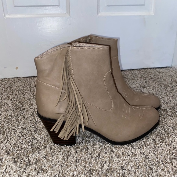 Sam & Libby - Picture 2 of 5